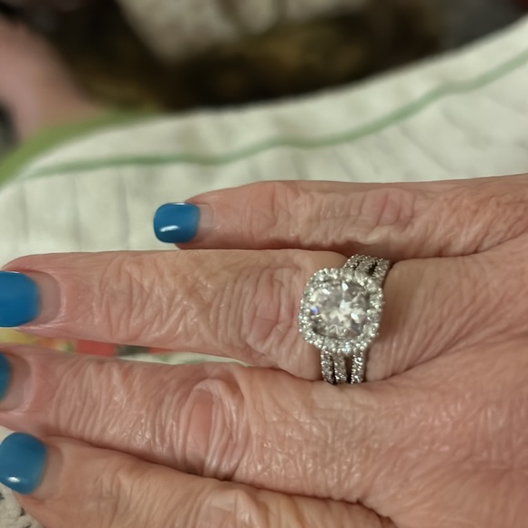 ♥️Luxury, promise, ring, silver plated, three layers Zircon, round stone center - Picture 9 of 9